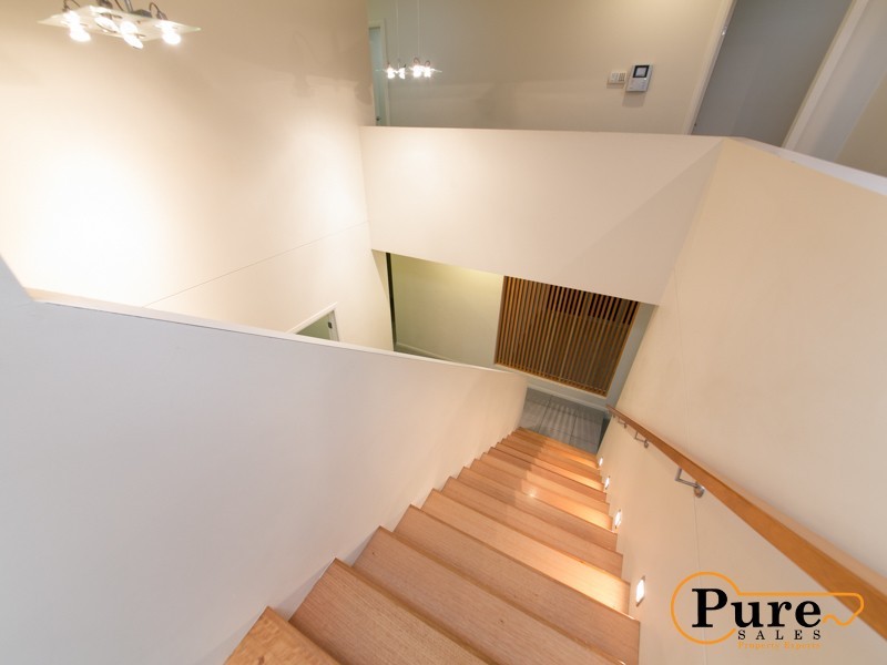 99 Livesay Road, Moggill QLD 4070