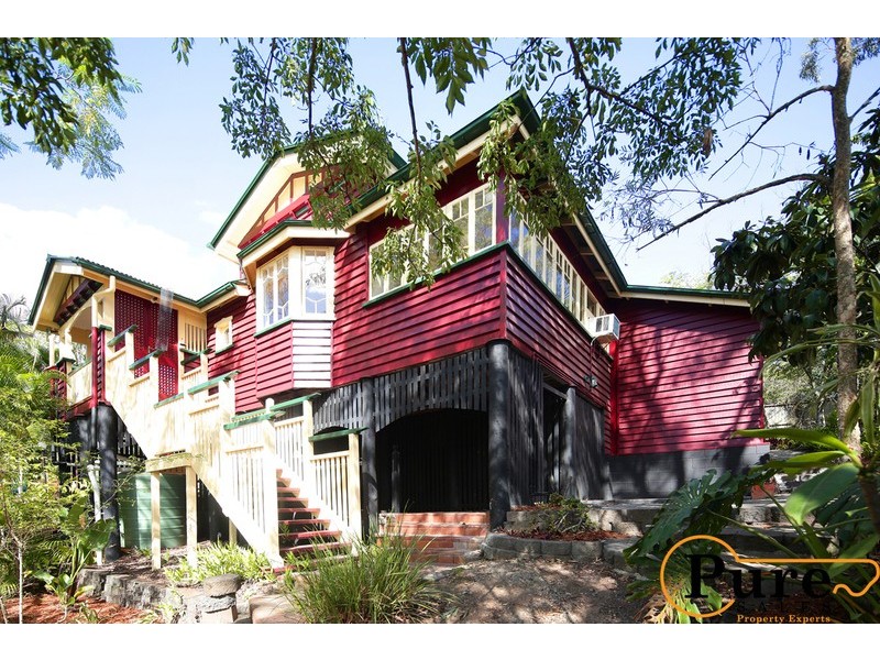 16 Bredden Street, Chapel Hill QLD 4069