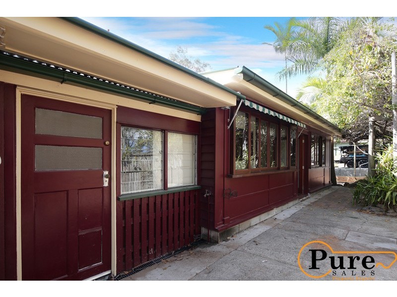 16 Bredden Street, Chapel Hill QLD 4069