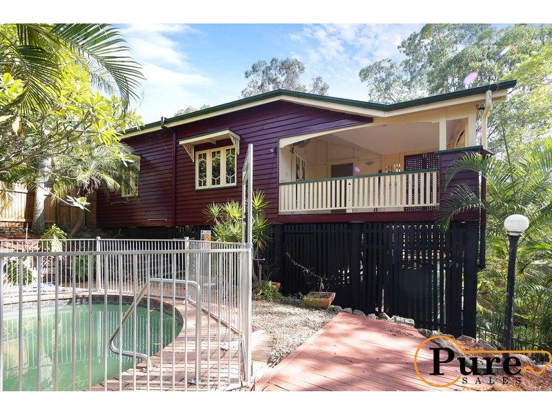 16 Bredden Street, Chapel Hill QLD 4069