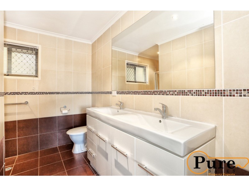11 Hibbertia Court, Springwood QLD 4127