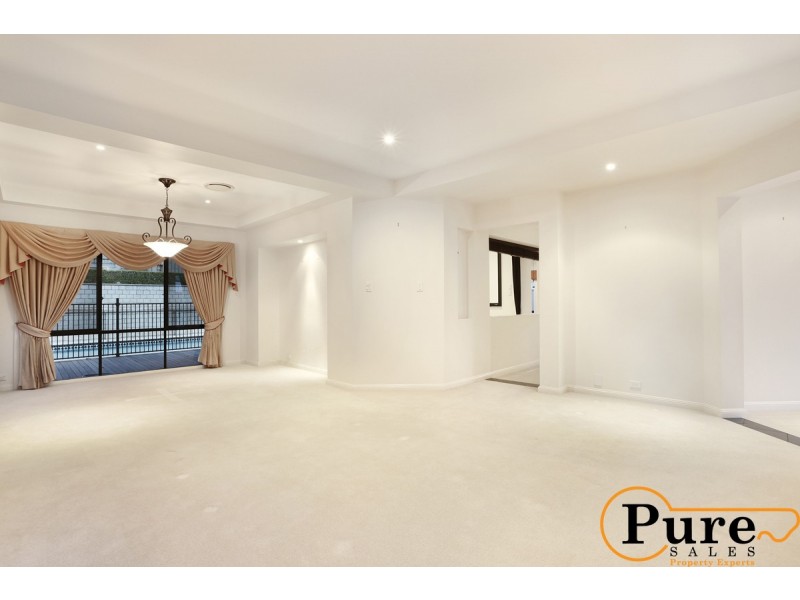 48 Kauri Street, Carindale QLD 4152