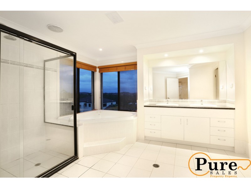 48 Kauri Street, Carindale QLD 4152