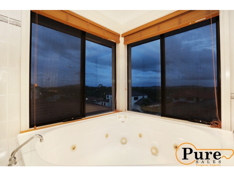 48 Kauri Street, Carindale QLD 4152