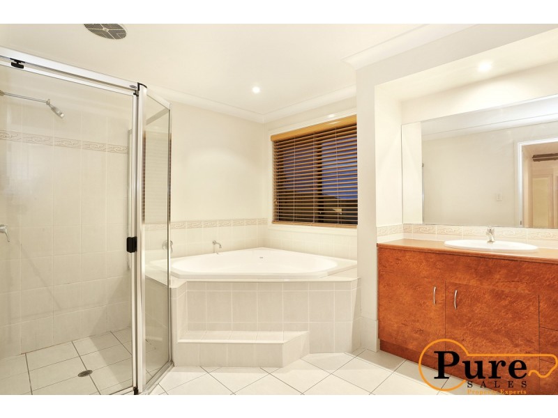 48 Kauri Street, Carindale QLD 4152