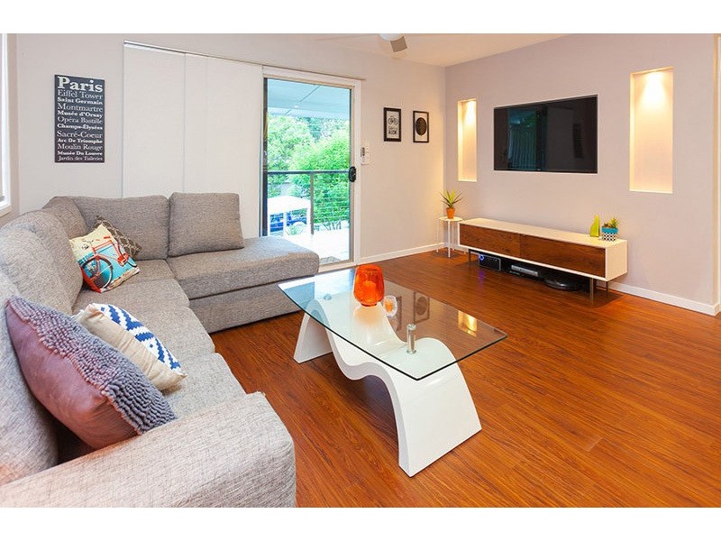 25 David Road, Holland Park QLD 4121