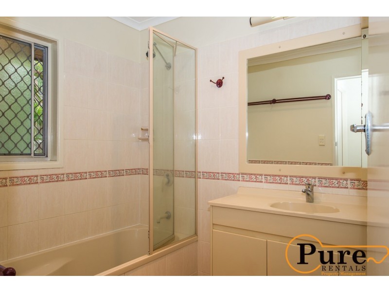 19 Tucker Street, Chapel Hill QLD 4069