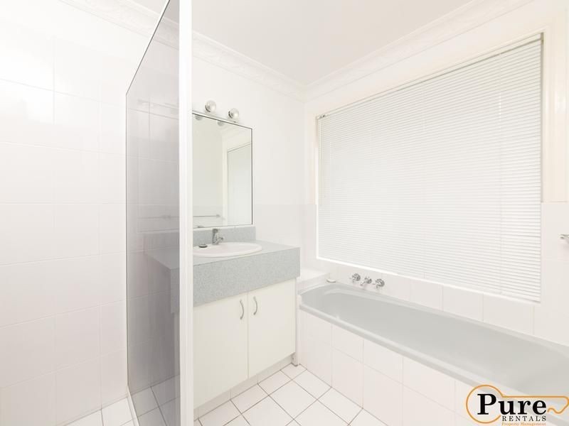 7 Nicolson Court, Mermaid Waters QLD 4218