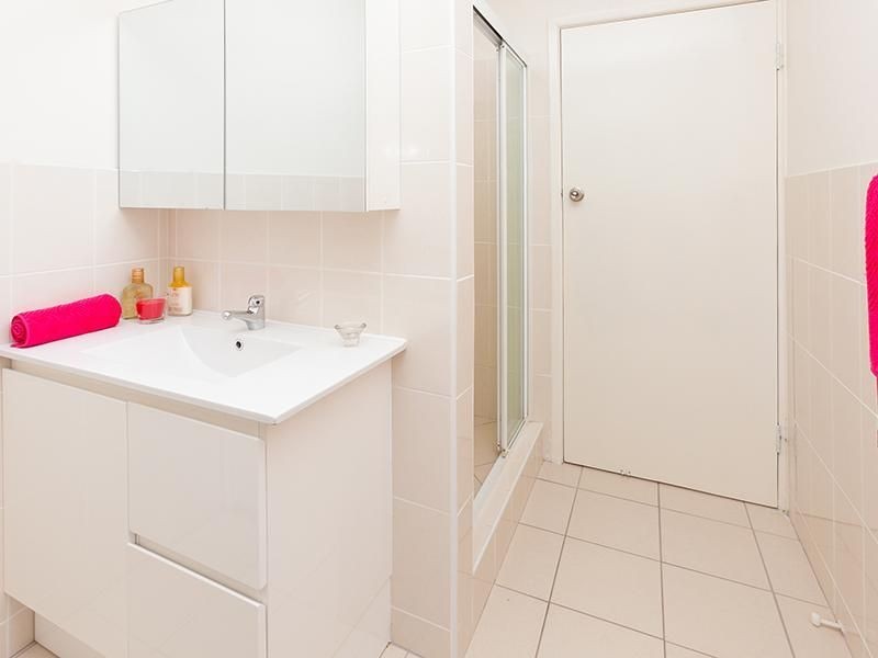 2/22 Oxford Street, Woolloongabba QLD 4102