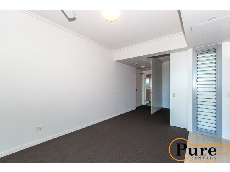 10702/8 Harbour Road, Hamilton QLD 4007
