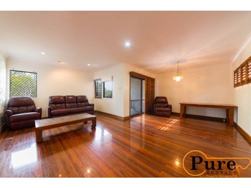 2 Redbourne Street, Chermside West QLD 4032