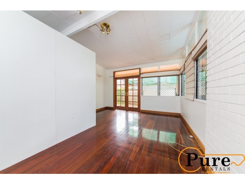 2 Redbourne Street, Chermside West QLD 4032