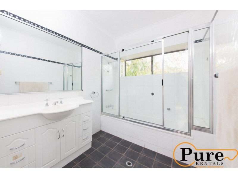 2 Redbourne Street, Chermside West QLD 4032