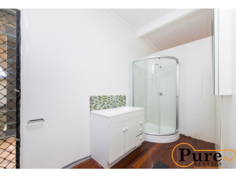 2 Redbourne Street, Chermside West QLD 4032