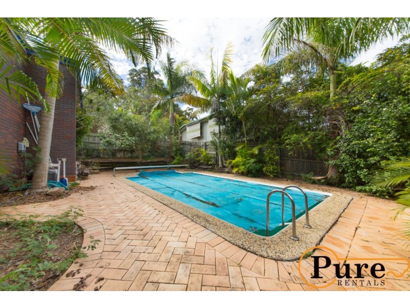 2 Redbourne Street, Chermside West QLD 4032
