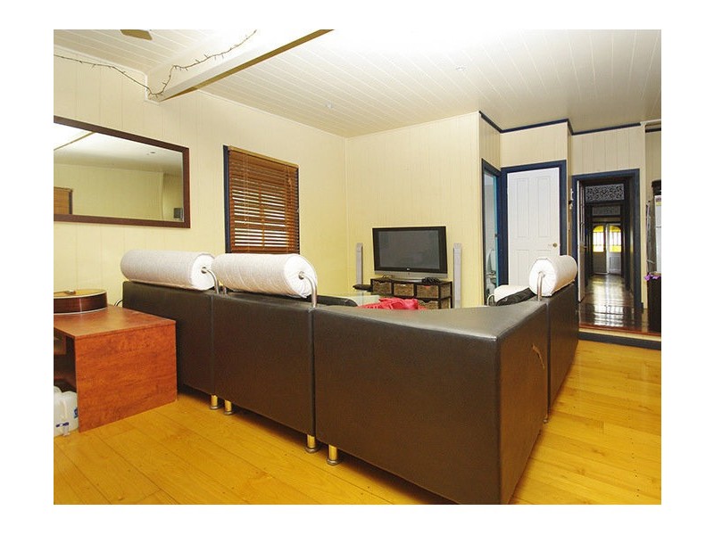 16 Sword Street, Woolloongabba QLD 4102