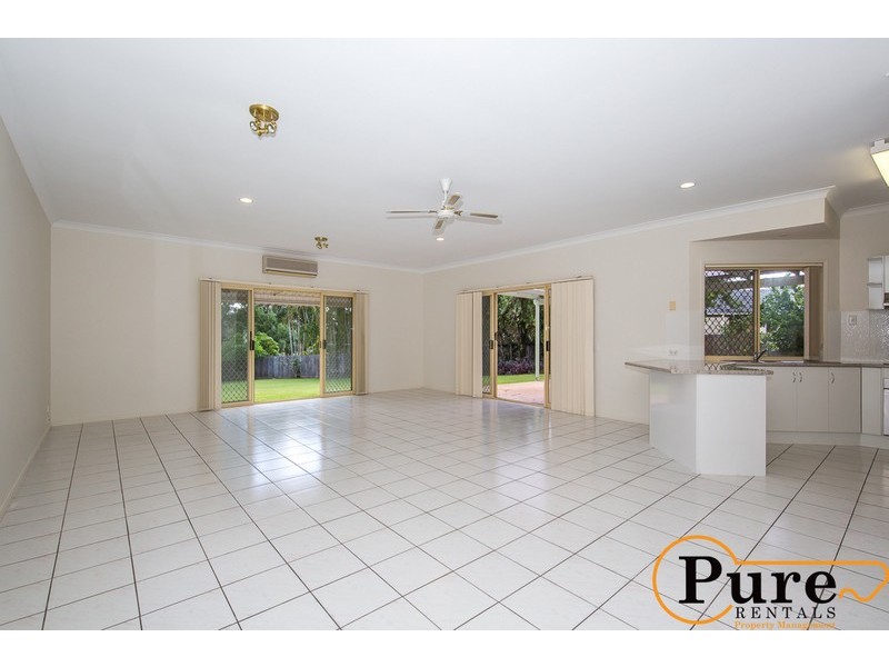 18 Arnold Palmer Drive, Parkwood QLD 4214