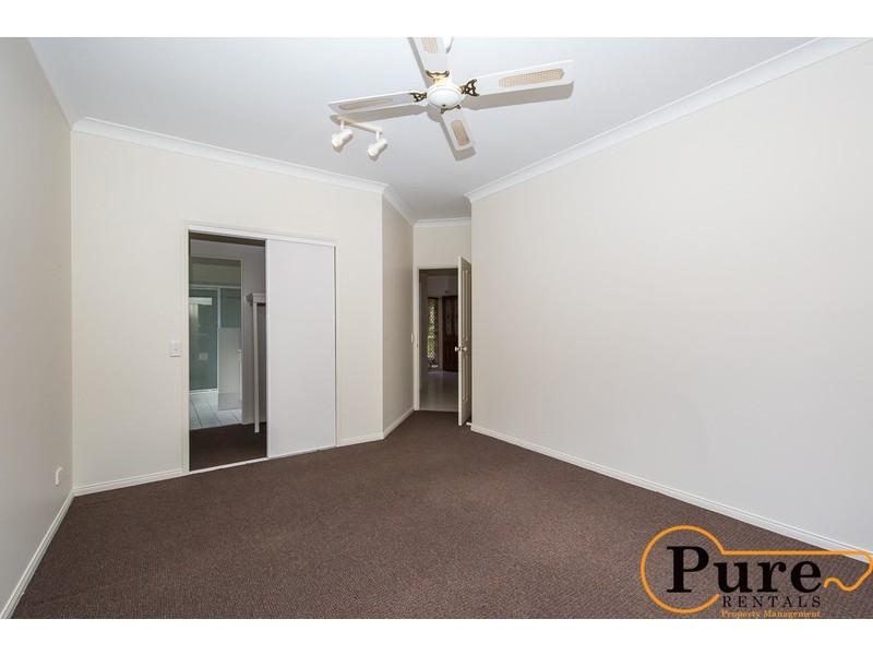 18 Arnold Palmer Drive, Parkwood QLD 4214