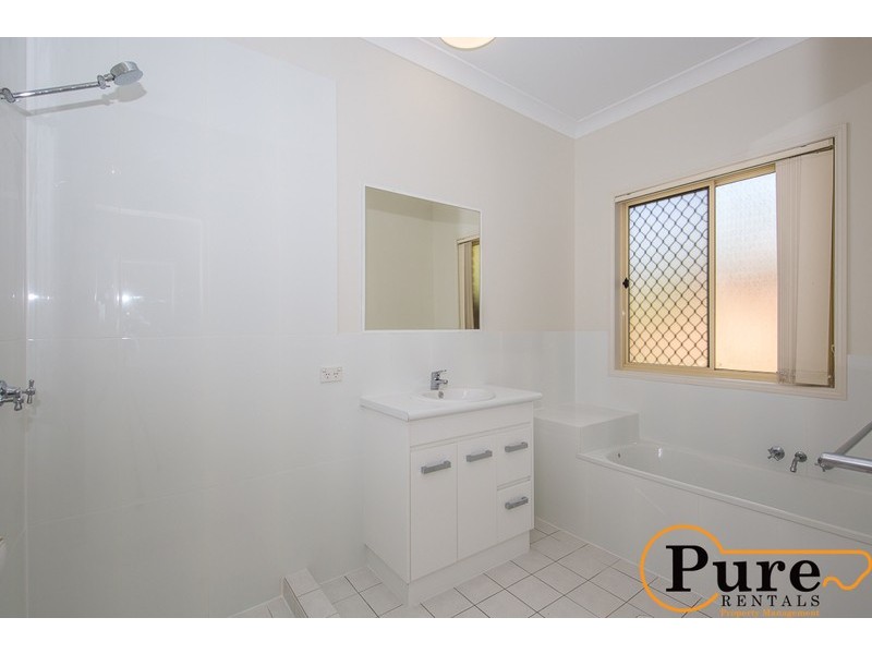 18 Arnold Palmer Drive, Parkwood QLD 4214