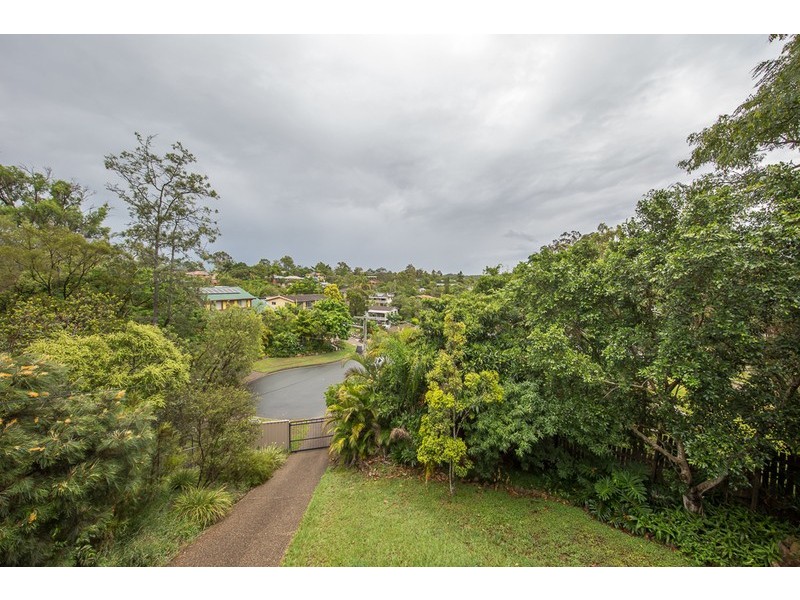 35 Barney Street, Arana Hills QLD 4054