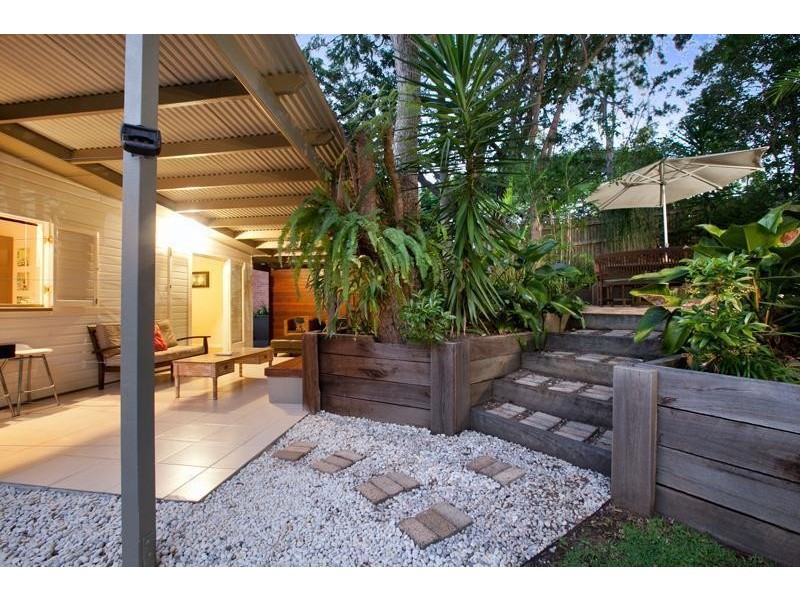 17 Trenton Street, Kenmore QLD 4069