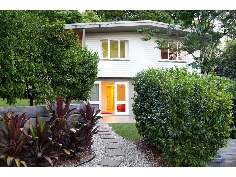 17 Trenton Street, Kenmore QLD 4069