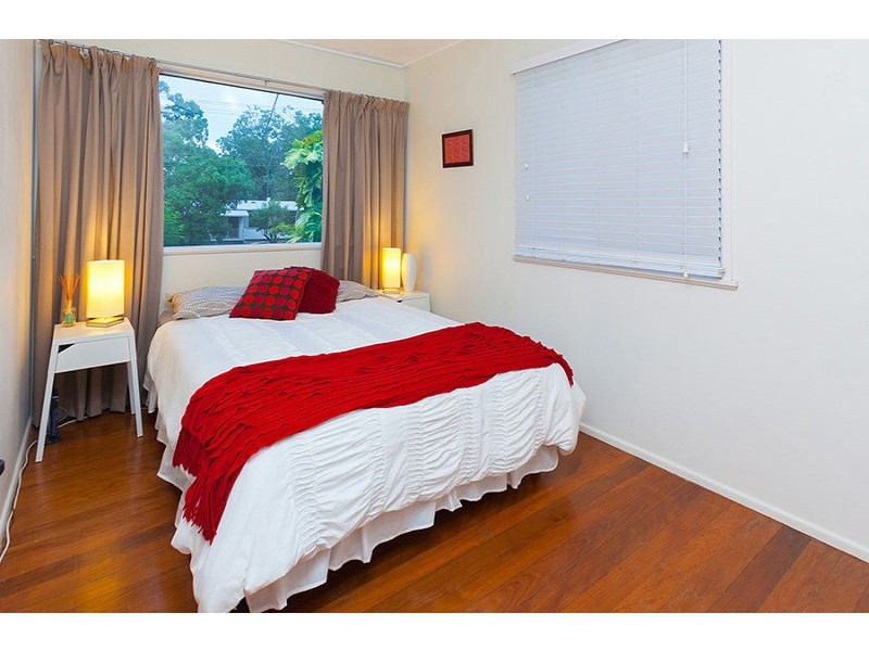 25 David Road, Holland Park QLD 4121