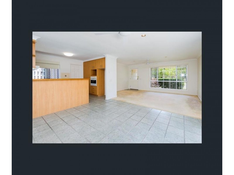 1/35 Brown Street, Labrador QLD 4215