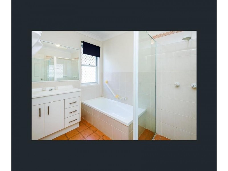 1/35 Brown Street, Labrador QLD 4215