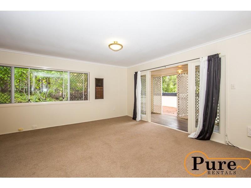 19 Tucker Street, Chapel Hill QLD 4069