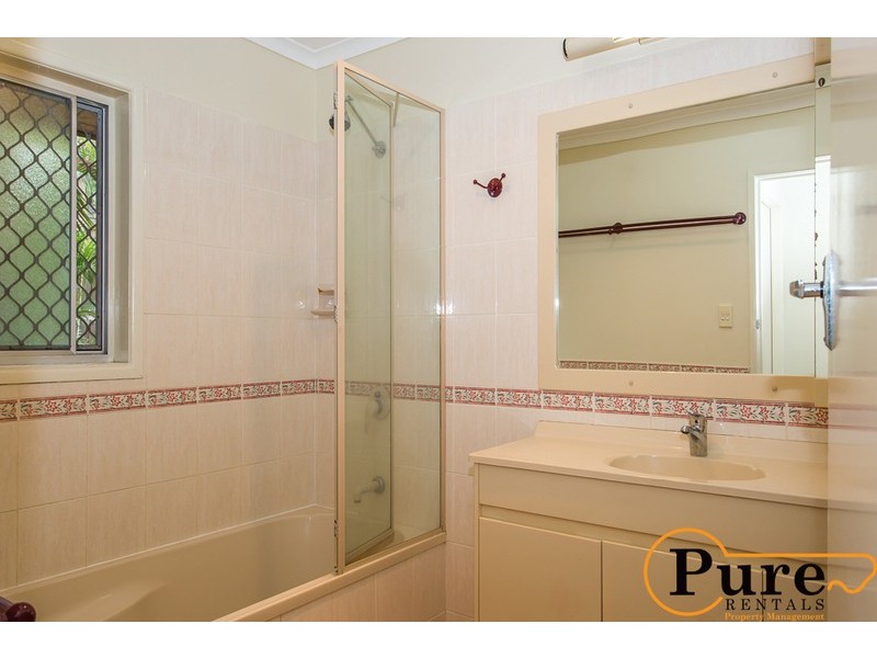 19 Tucker Street, Chapel Hill QLD 4069