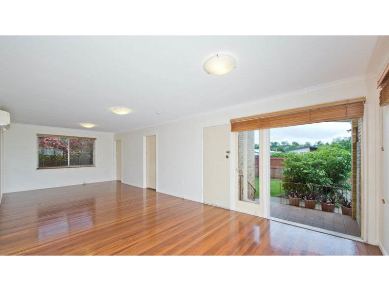 7 Yanderra Avenue, Arana Hills QLD 4054