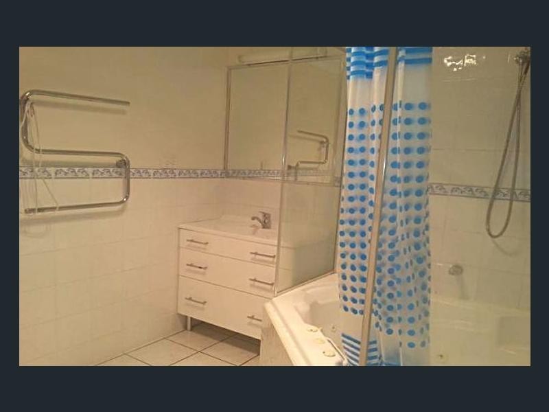 2 Langlo Street, Riverhills QLD 4074