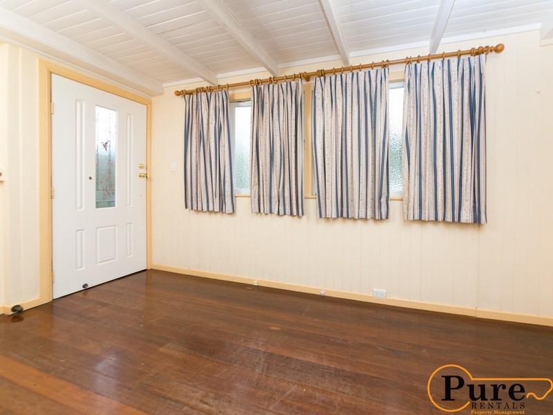 9 Framont Avenue, Holland Park QLD 4121