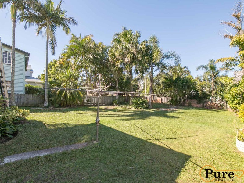 9 Framont Avenue, Holland Park QLD 4121