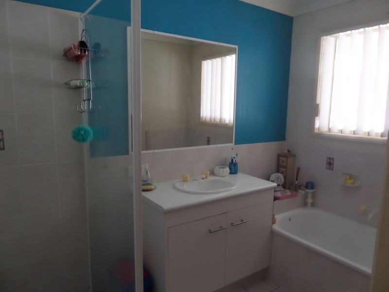 18 Polynesia Avenue, Pacific Pines QLD 4211