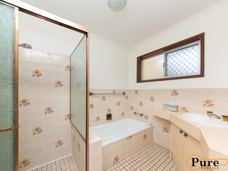 7 Sassafras Drive, Ashmore QLD 4214