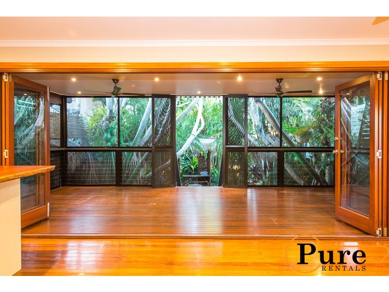 96 Oquinn Street, Nudgee Beach QLD 4014