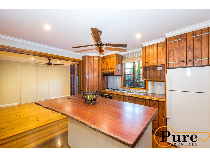 96 Oquinn Street, Nudgee Beach QLD 4014