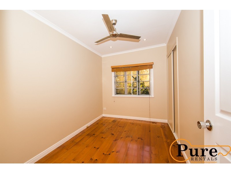 96 Oquinn Street, Nudgee Beach QLD 4014