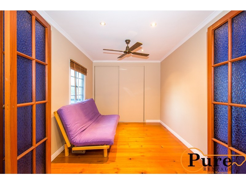 96 Oquinn Street, Nudgee Beach QLD 4014