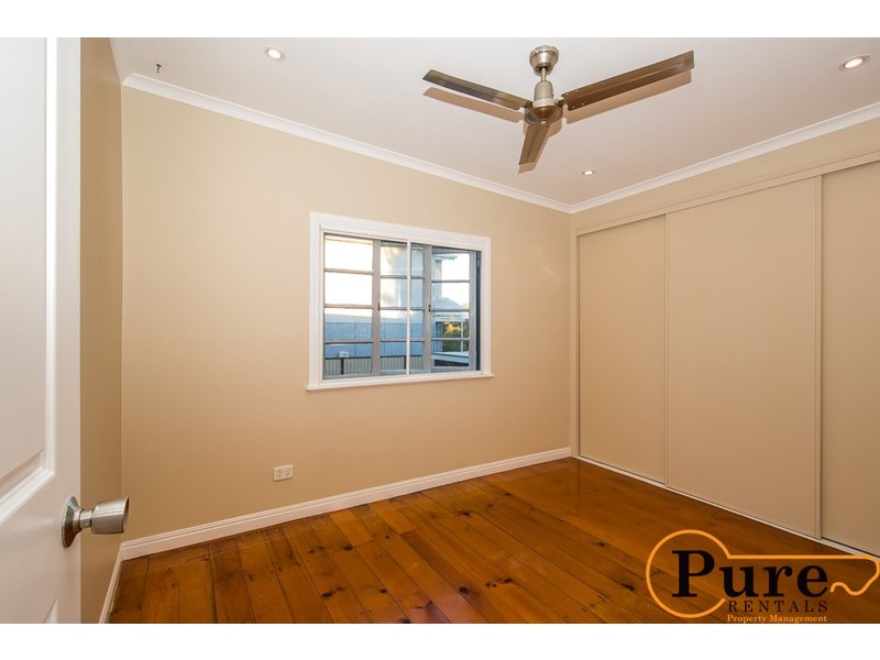 96 Oquinn Street, Nudgee Beach QLD 4014