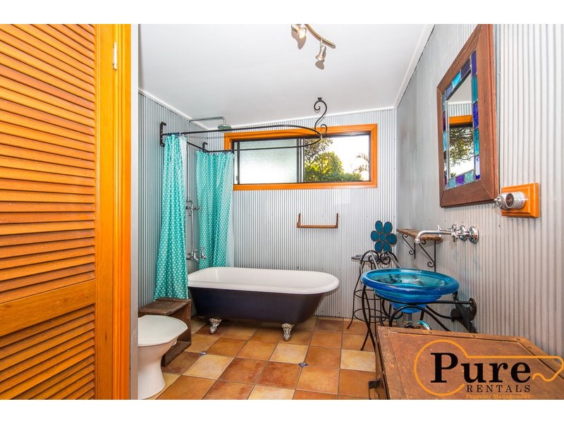 96 Oquinn Street, Nudgee Beach QLD 4014