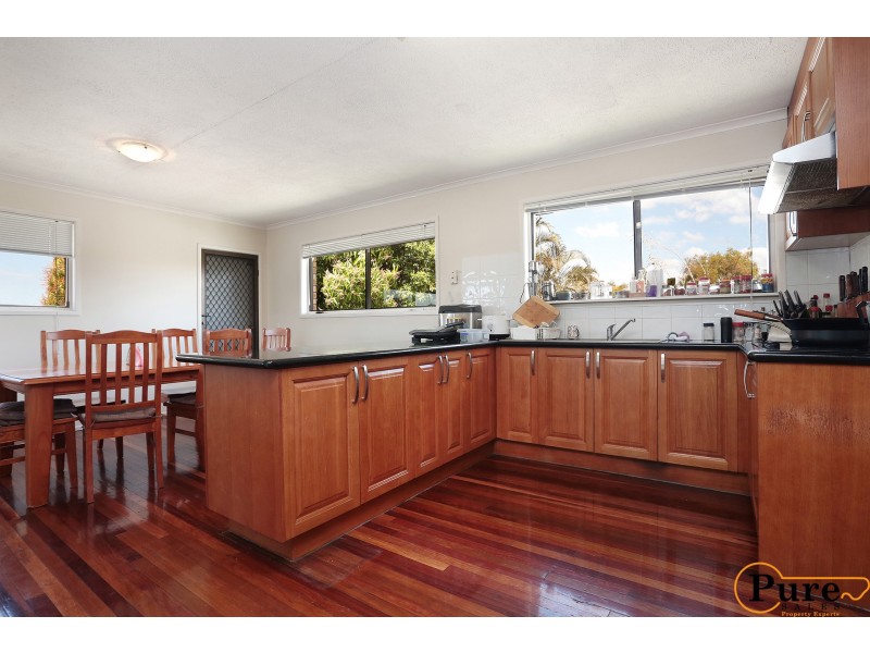 373 Pine Mountain Road, Mansfield QLD 4122