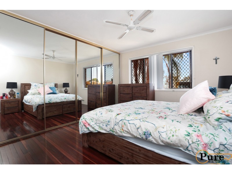 373 Pine Mountain Road, Mansfield QLD 4122