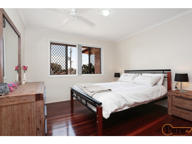 373 Pine Mountain Road, Mansfield QLD 4122