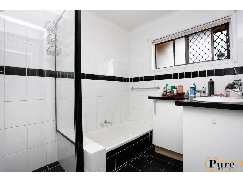 373 Pine Mountain Road, Mansfield QLD 4122