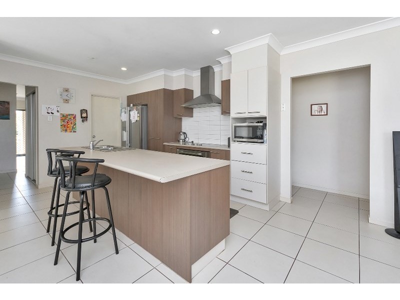 2 Shamrock Court, Chuwar QLD 4306