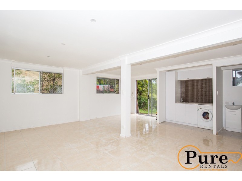 35 Barney Street, Arana Hills QLD 4054