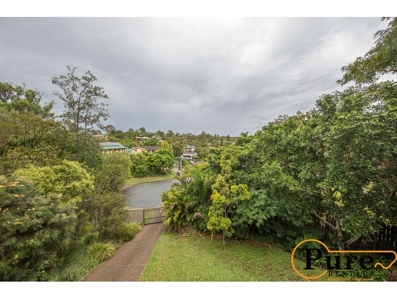 35 Barney Street, Arana Hills QLD 4054